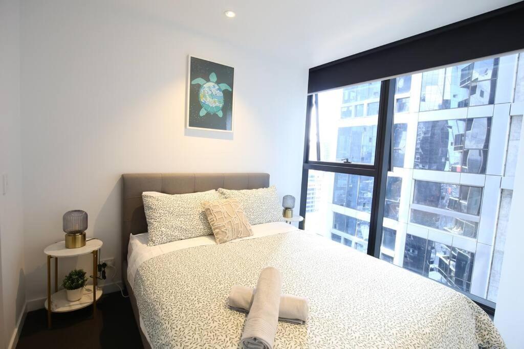 Great Location 2b2b Free Parking Apartment