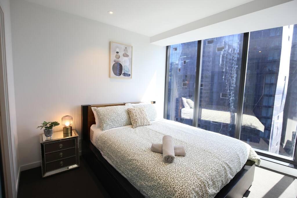 Great Location 2b2b Free Parking Apartment *