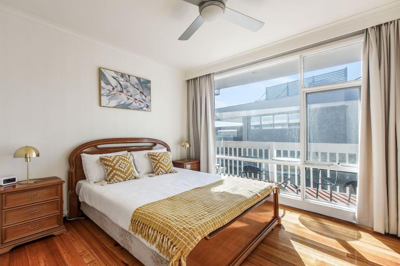 Beyond The Blue - Beachfront Beauty On Your Doorstep *