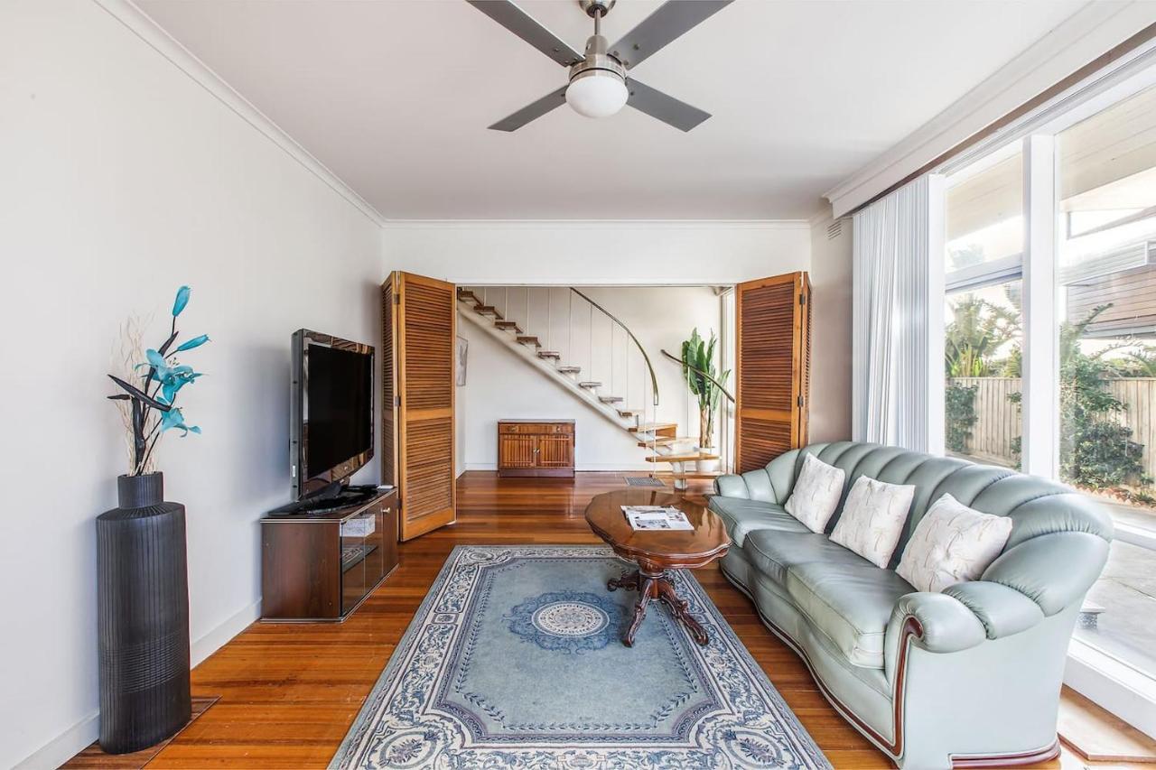 Beyond The Blue - Beachfront Beauty On Your Doorstep *