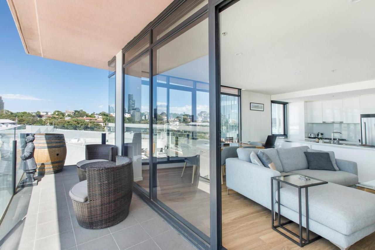 Apartment Aloft At Era With Sweeping Balcony Views *