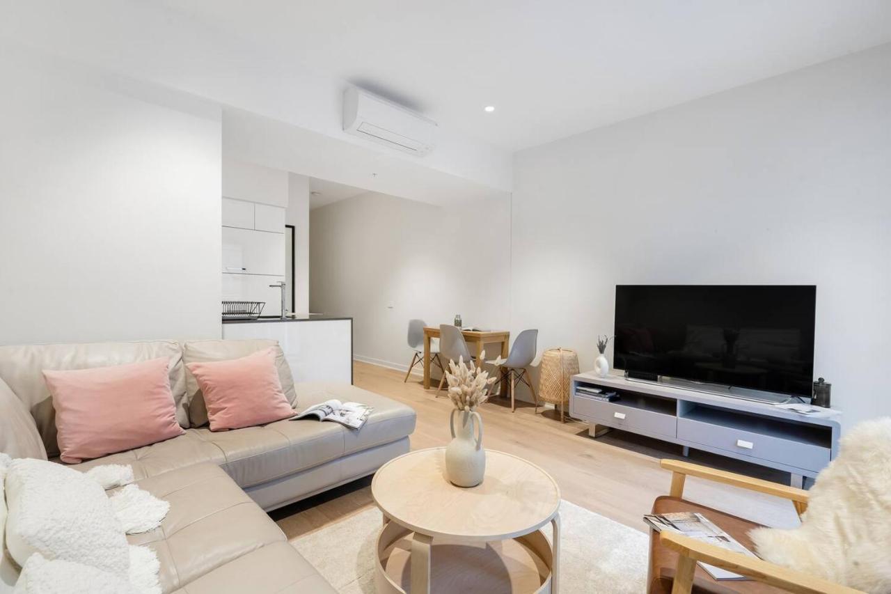 Apartment Refined Pad In With Pool
