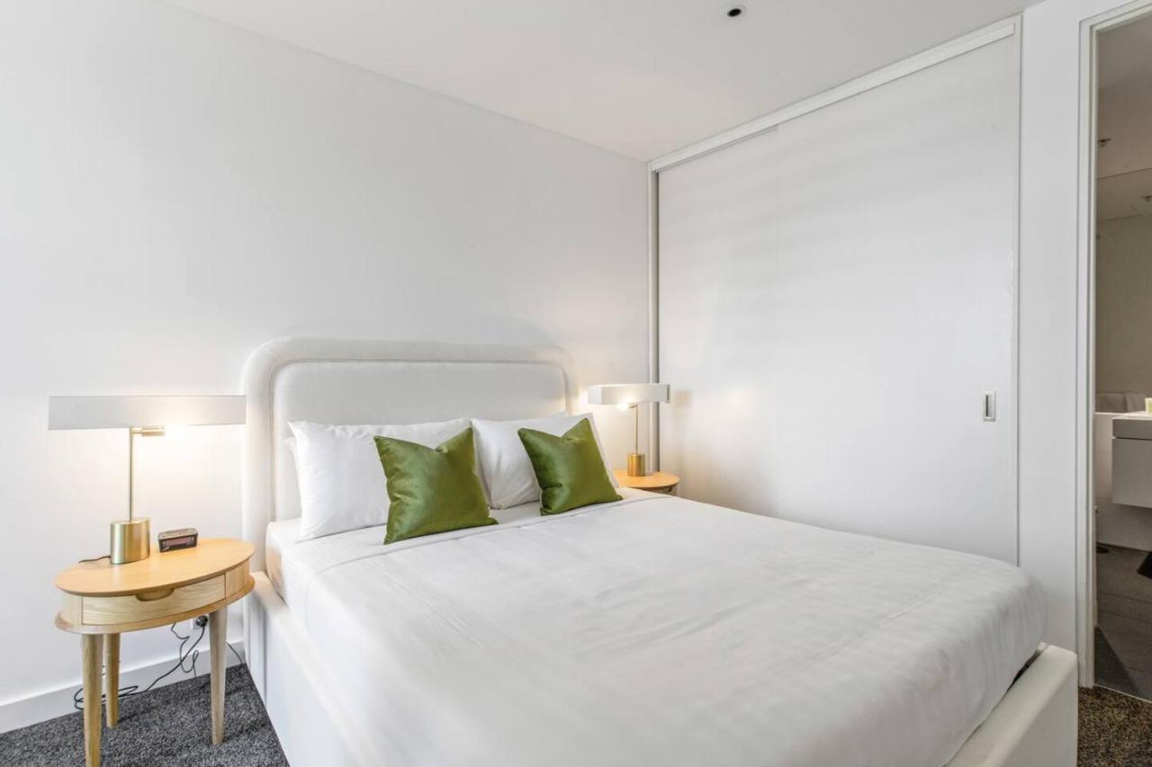 Skyhigh's Edge - View Serenity By St Kilda Rd Apartment *