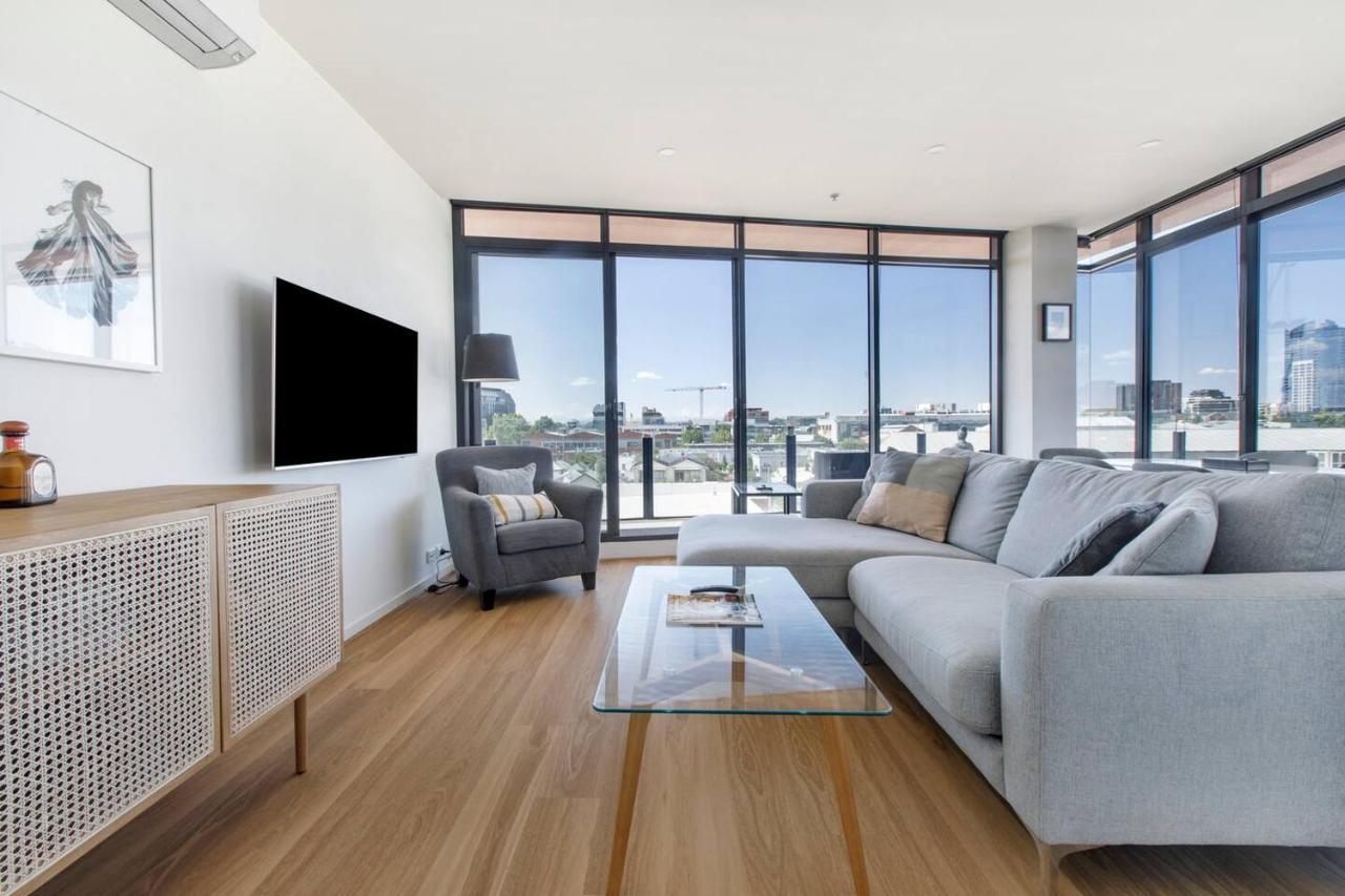 Apartment Aloft At Era With Sweeping Balcony Views *