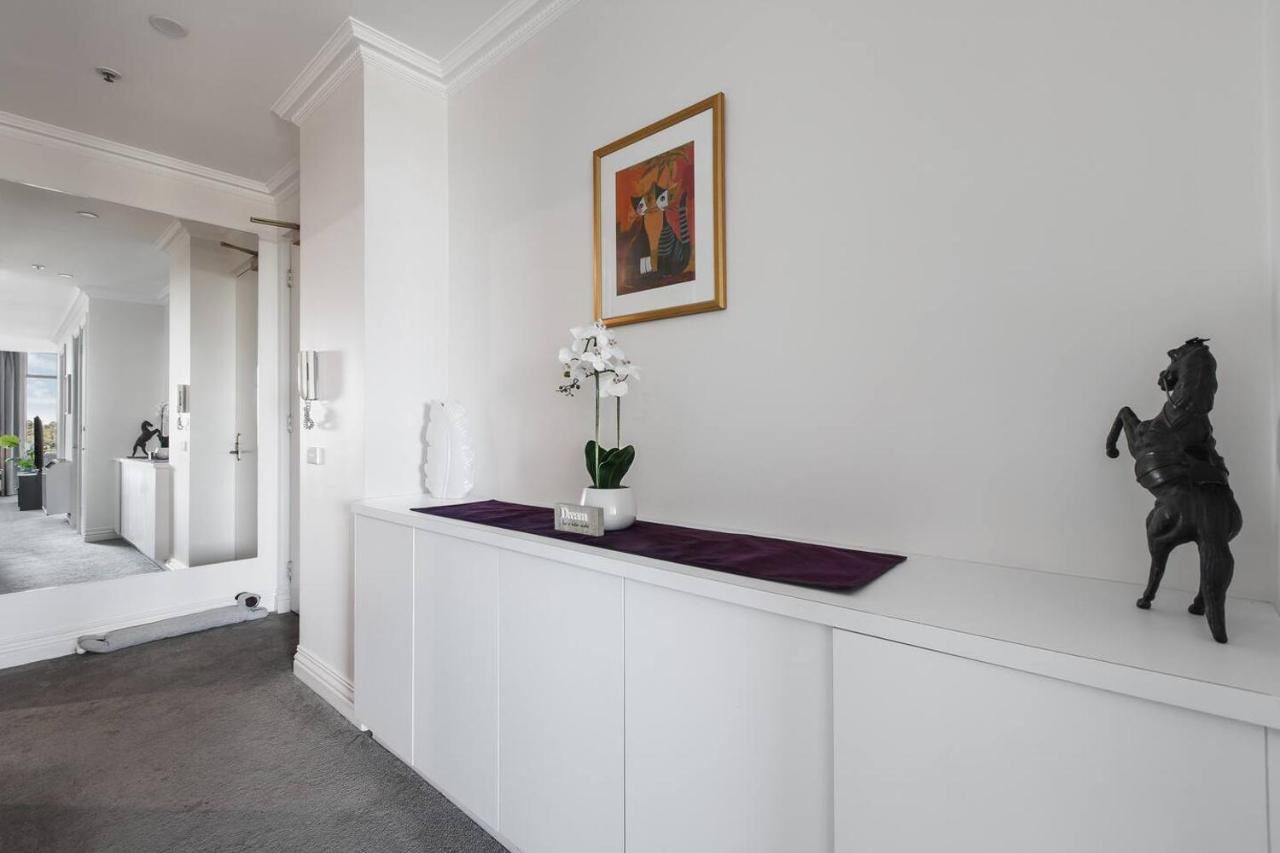 Grand Luxury In The Cbd Along The Yarra River Melbourne