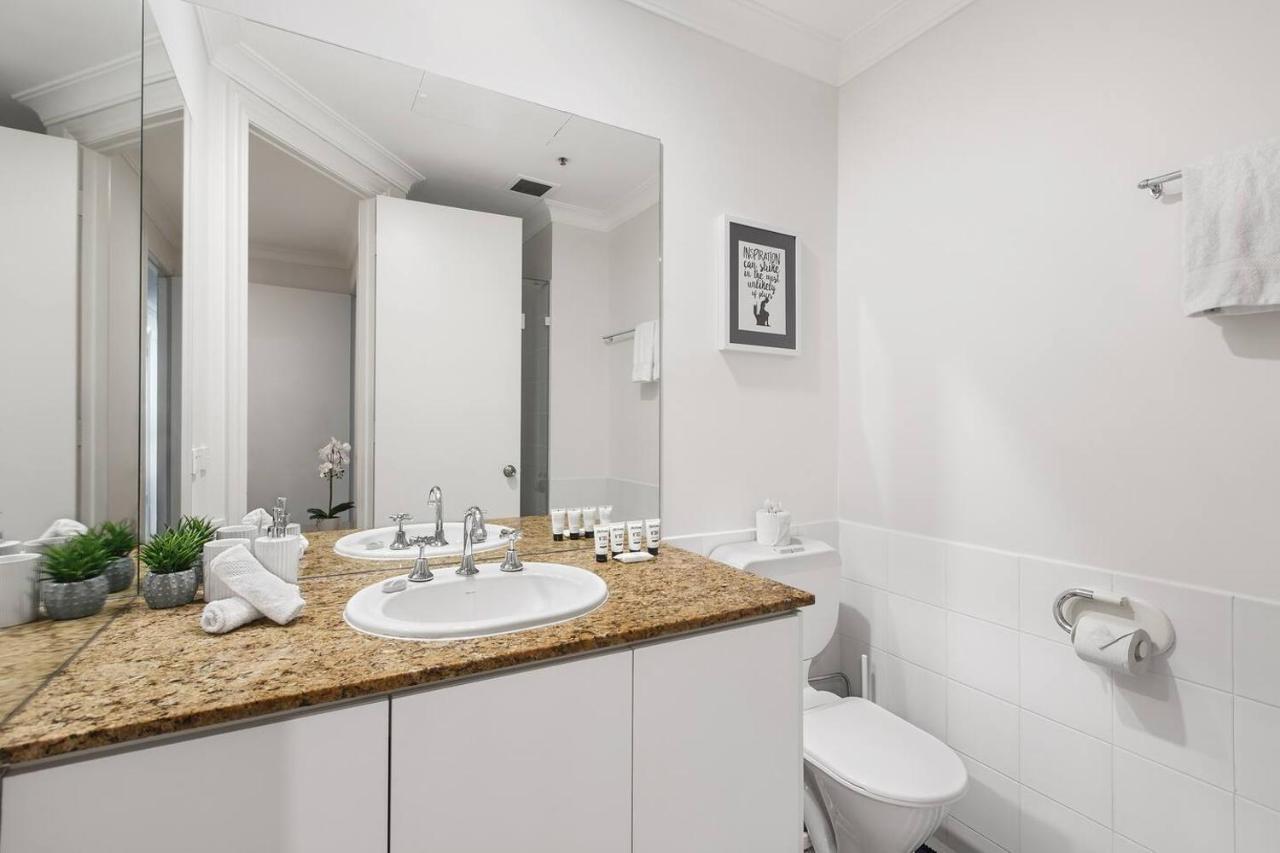 Grand Luxury In The Cbd Along The Yarra River Melbourne