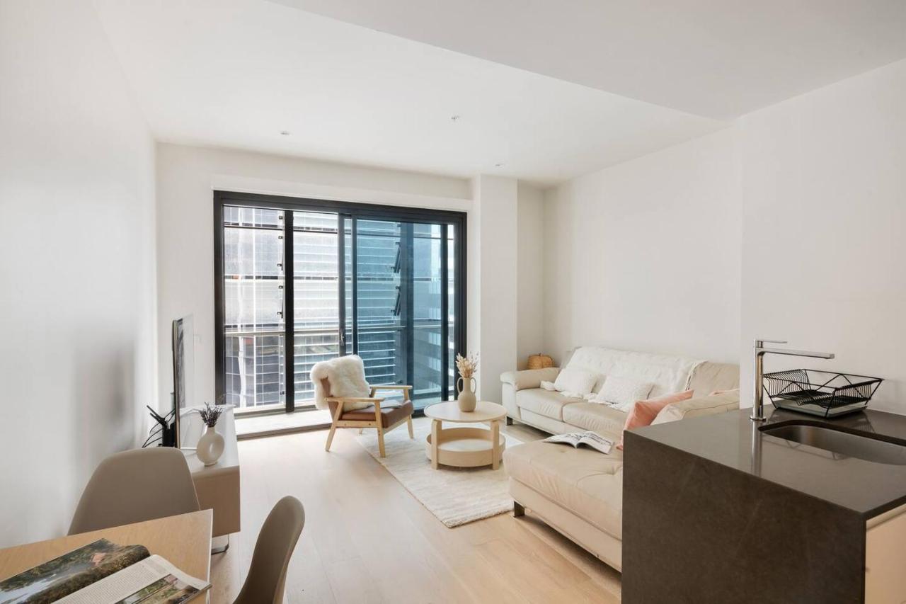Apartment Refined Pad In With Pool Melbourne