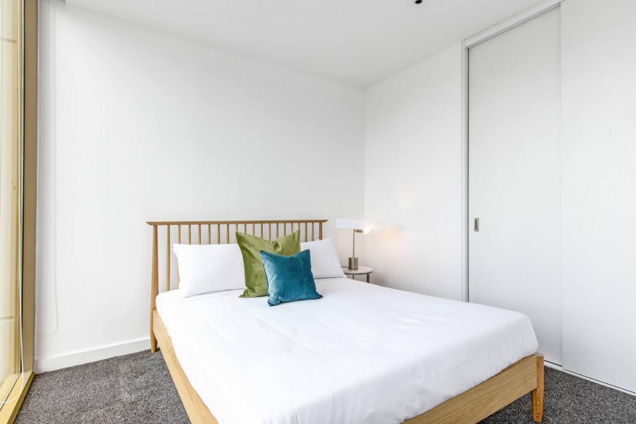 Skyhigh's Edge - View Serenity By St Kilda Rd Apartment