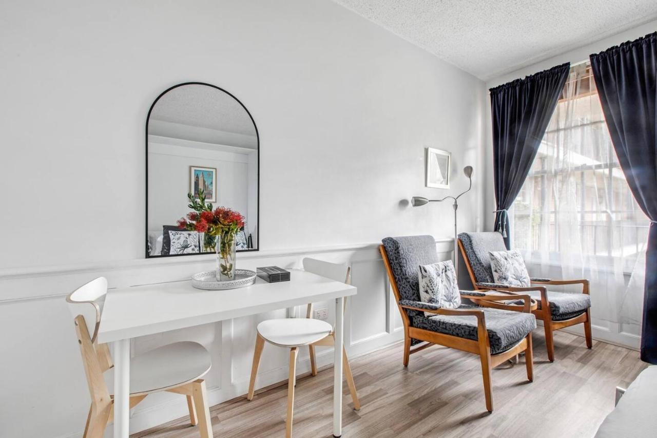 The Little Royal - A Carlton Gardens Apartment Melbourne