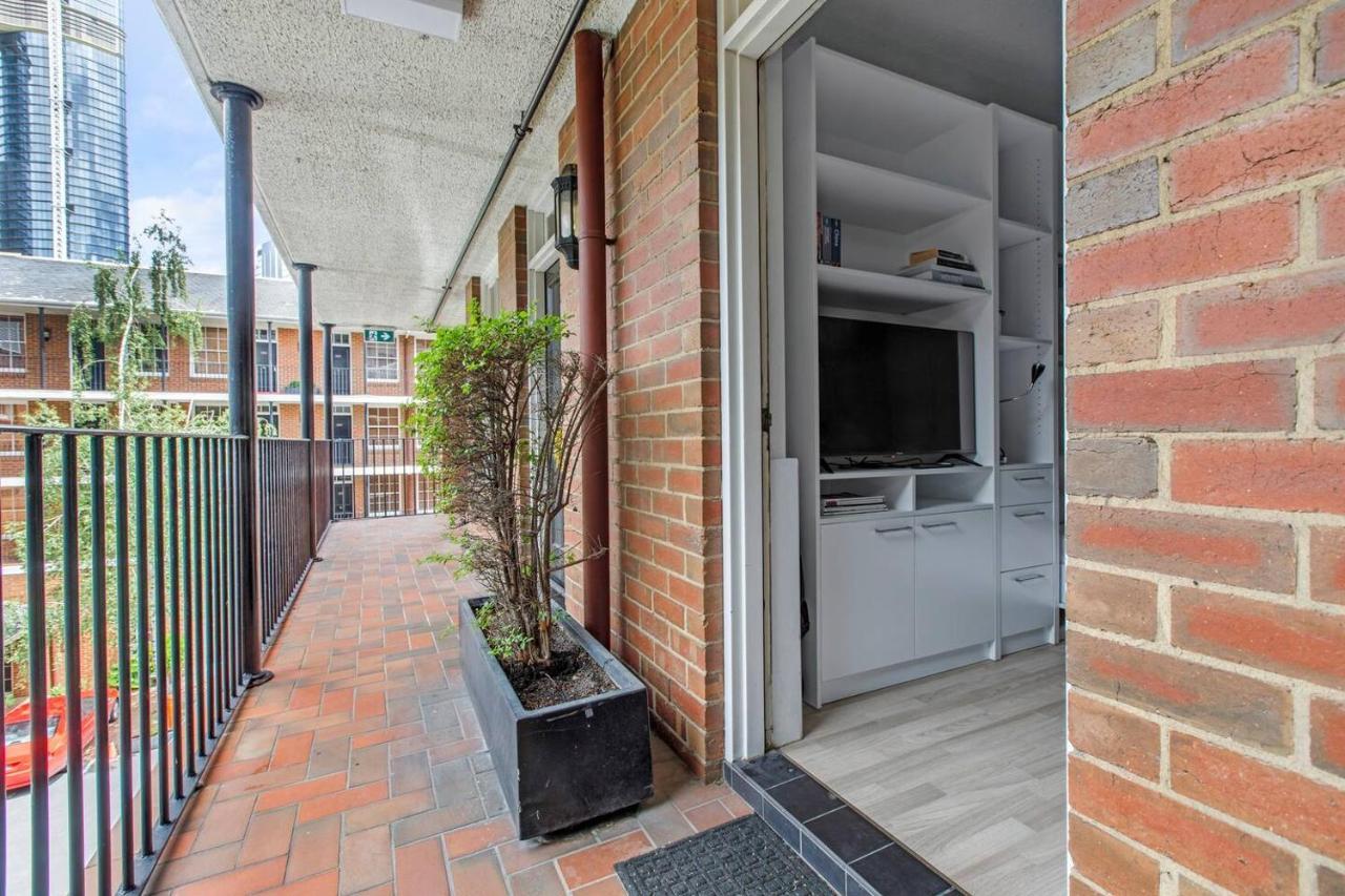The Little Royal - A Carlton Gardens Apartment *