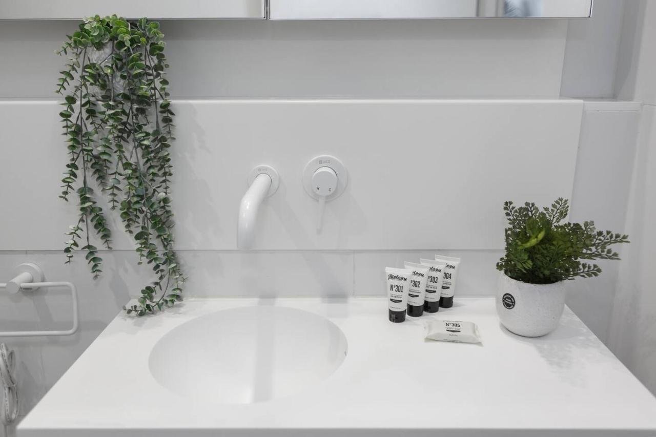 Apartment Sunny Seclusion Minutes From South Yarra Station *