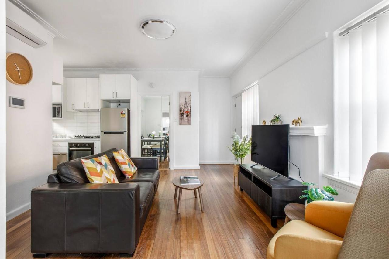 Art Deco Modern Within Elwood's Inner-city Scene Apartment Melbourne