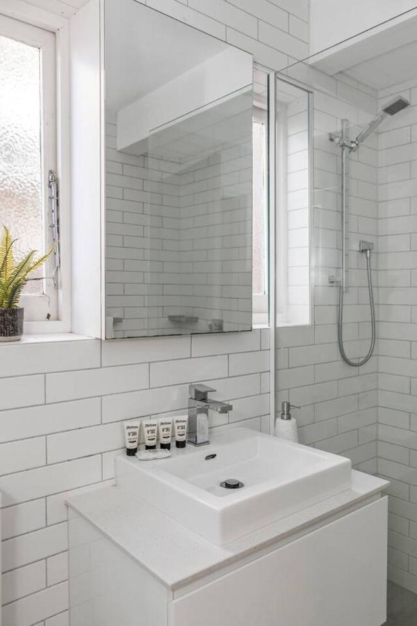 Art Deco Modern Within Elwood's Inner-city Scene Apartment Melbourne