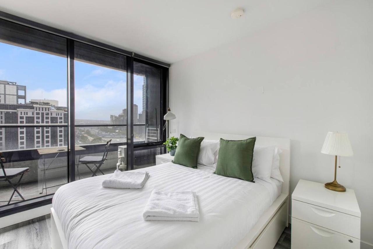 Aura Off Flinders Lane - A Centre Balcony Abode * Melbourne