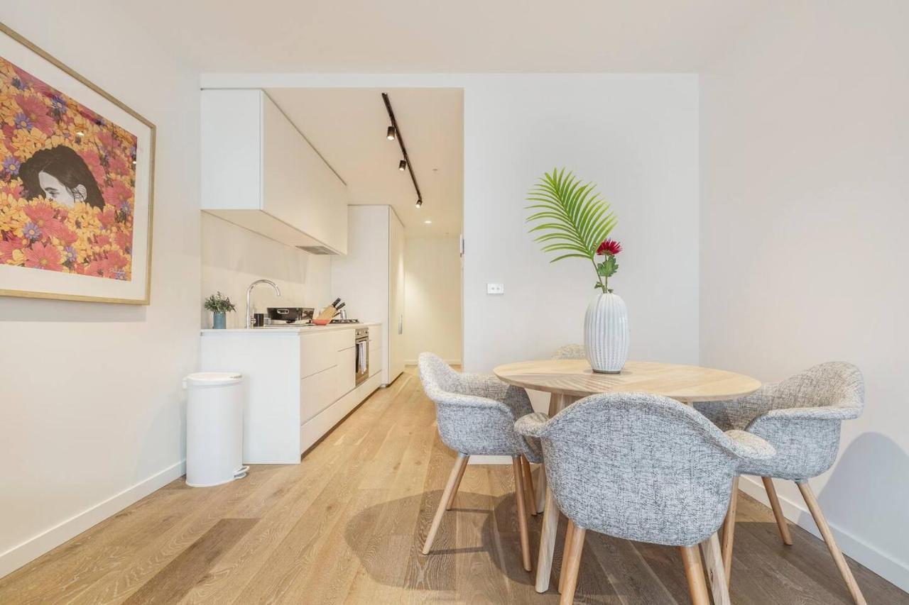 The Nest In The West - Inner-city Sophistication Apartment Melbourne