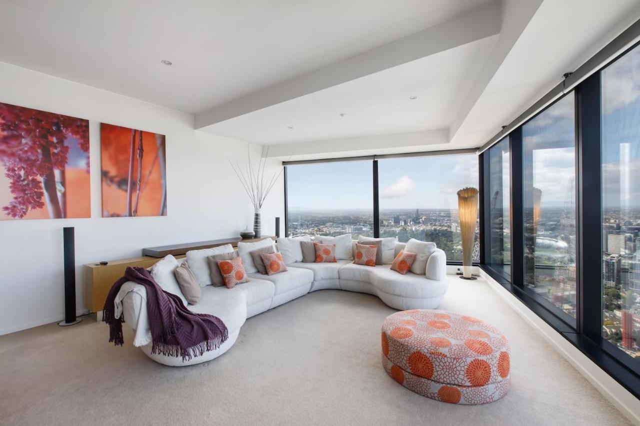 Modern Meets Retro In Penthouse With Soaring Views Apartment