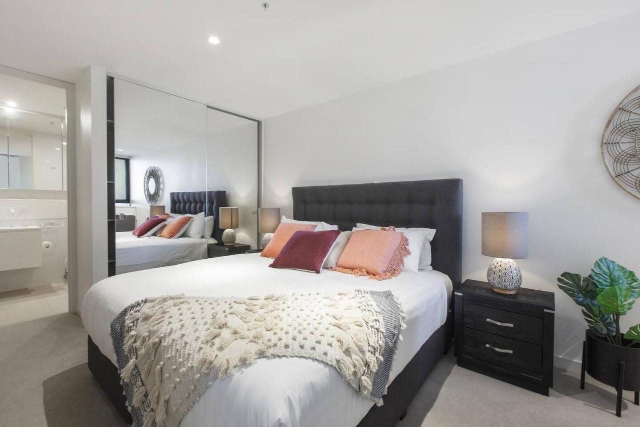 Apartment Sunny Seclusion Minutes From South Yarra Station Melbourne
