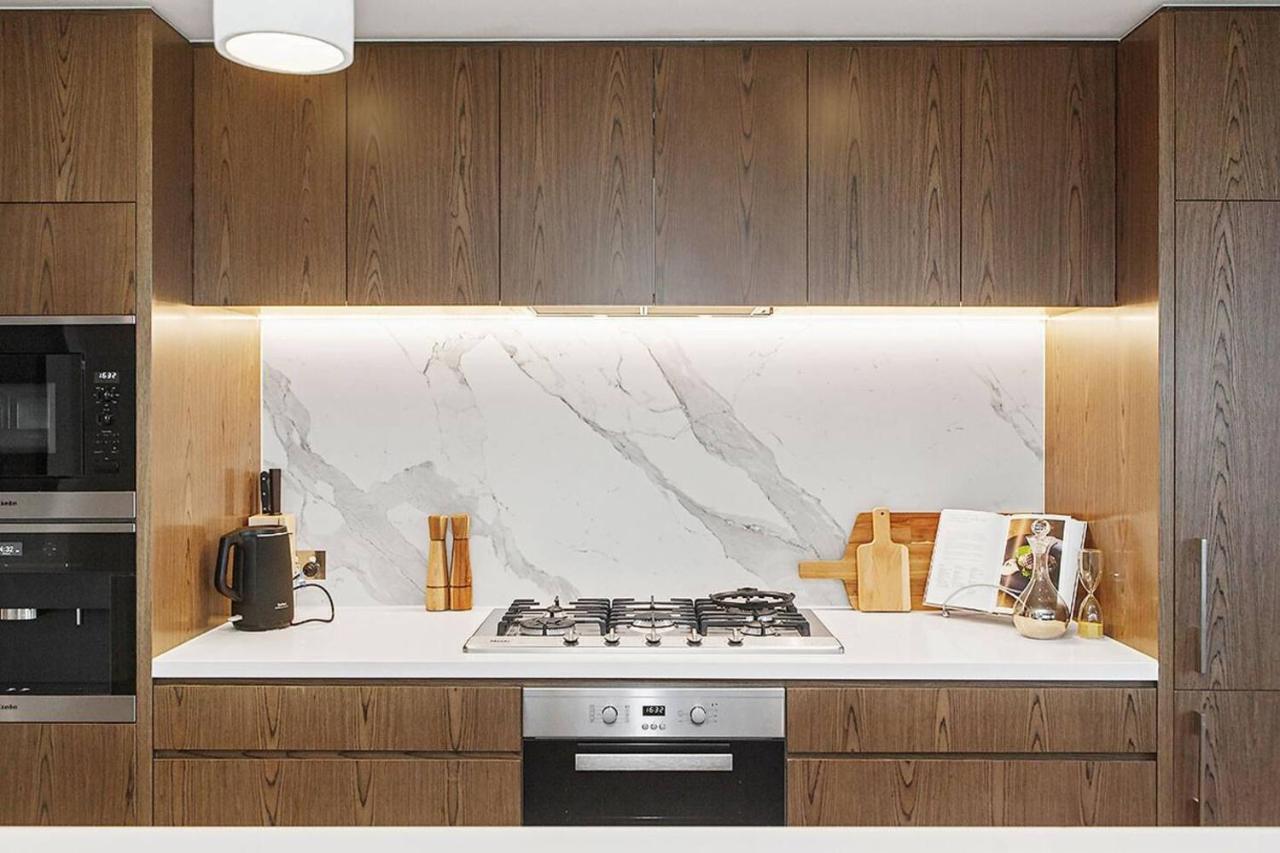 Of Town - Penthouse With Every Opulence Melbourne