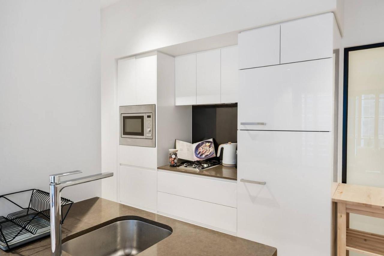 Apartment Refined Pad In With Pool Melbourne