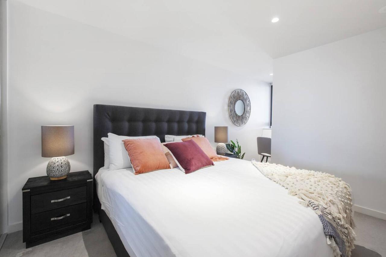 Sunny Seclusion Minutes From South Yarra Station *