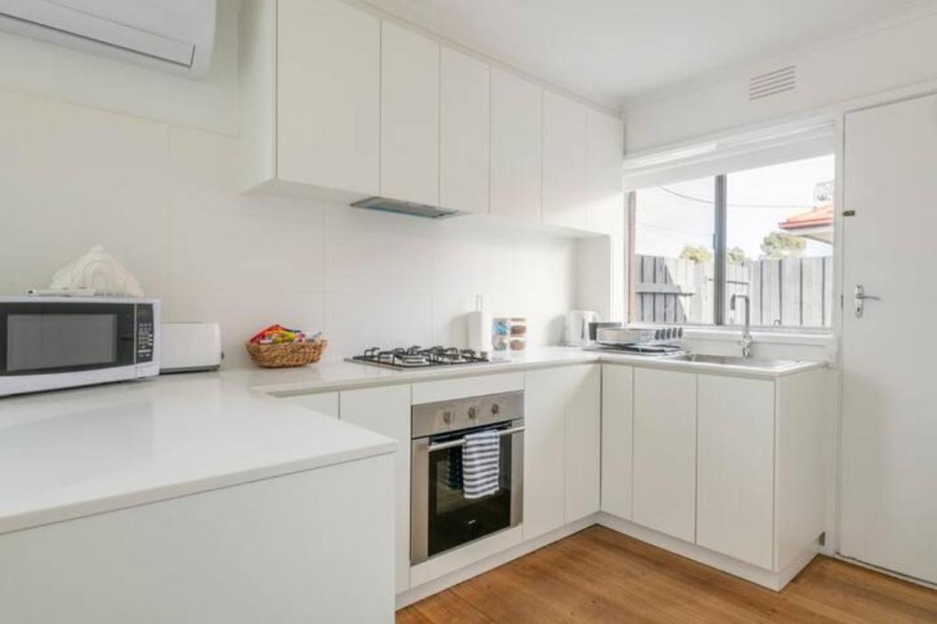 Quiet & Private With Access And Free Wifi Apartment