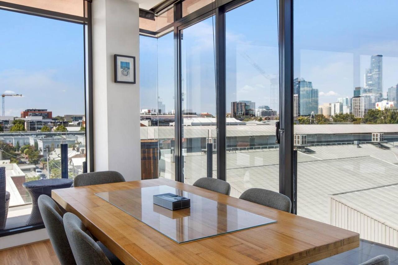 Aloft At Era With Sweeping Balcony Views Apartment *