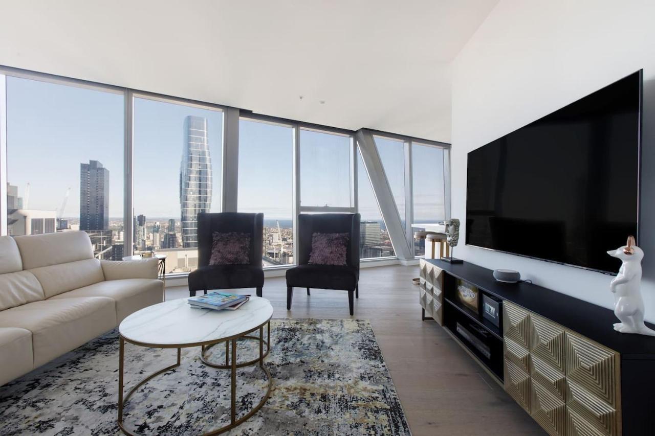 Iconic High-view Oasis Between Docklands And Cbd