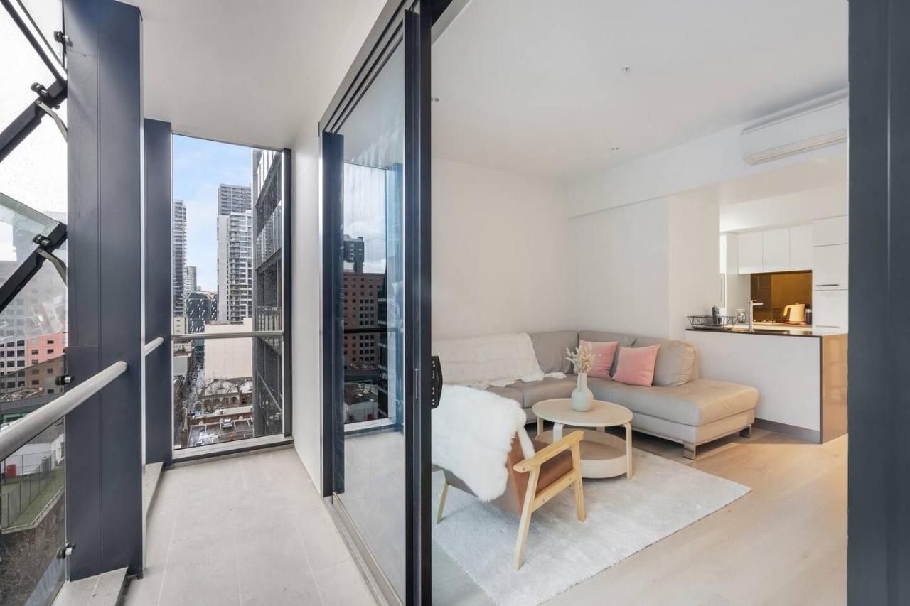 Refined Pad In With Pool Apartment Melbourne