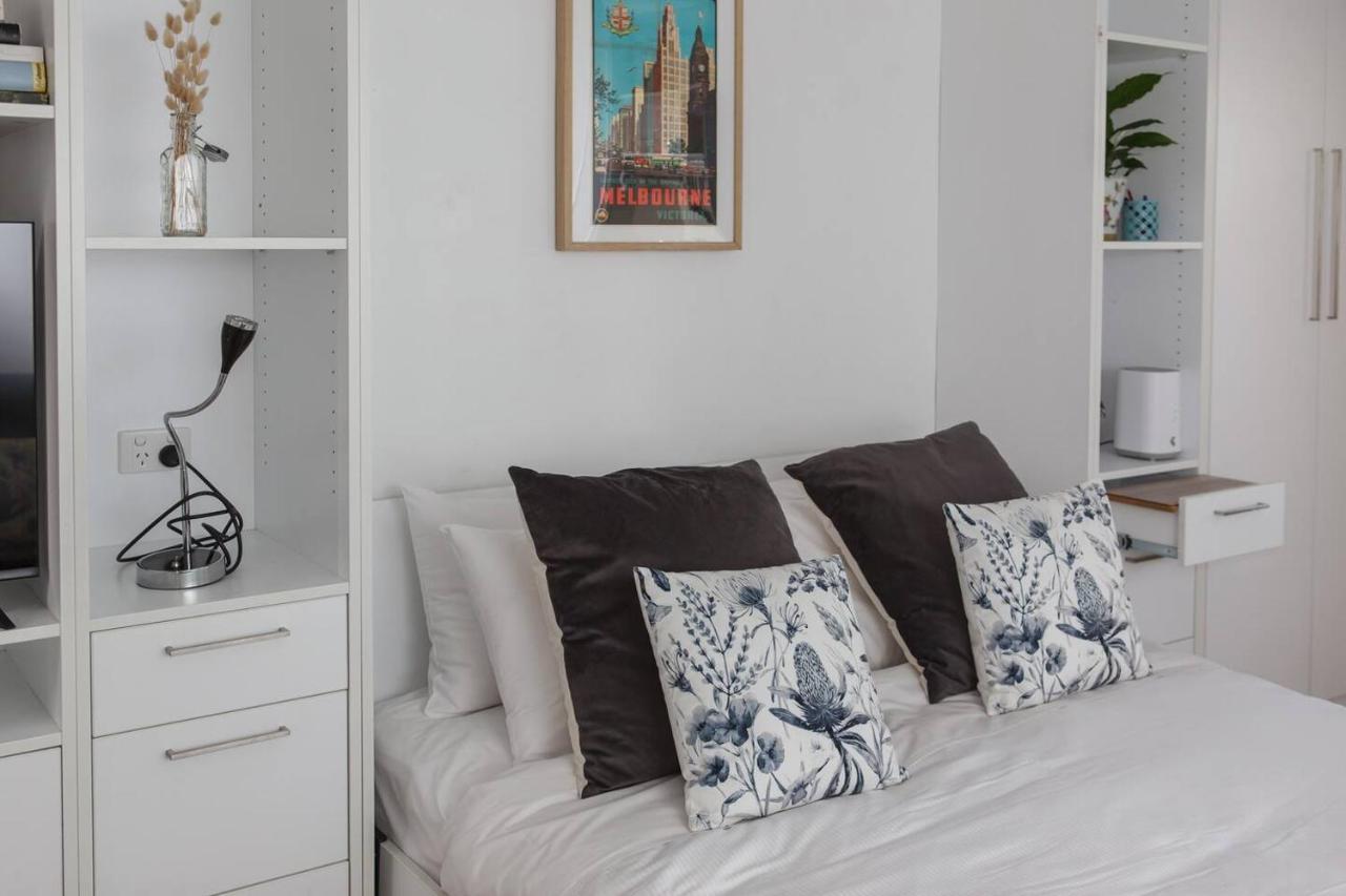 The Little Royal - A Carlton Gardens Apartment *