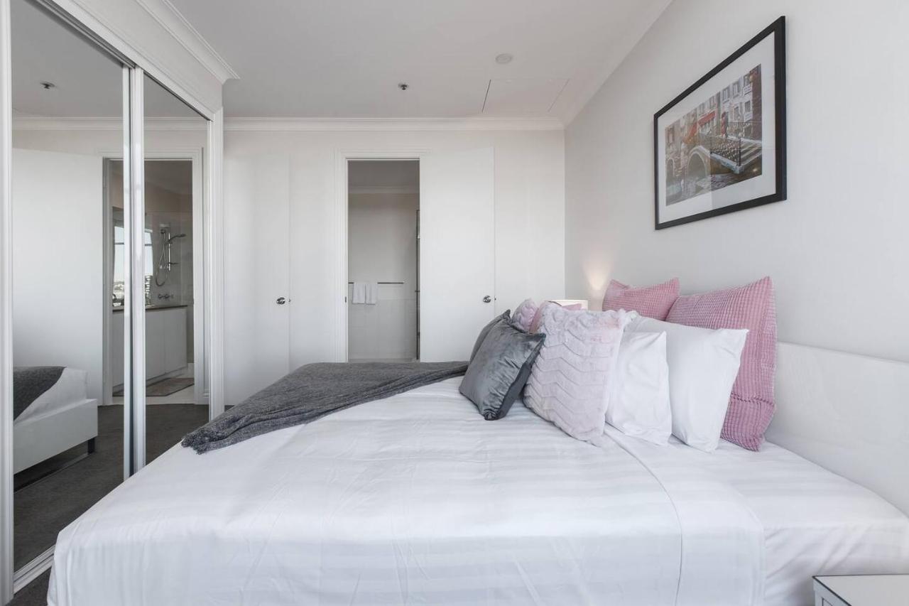 Grand Luxury In The Cbd Along The Yarra River