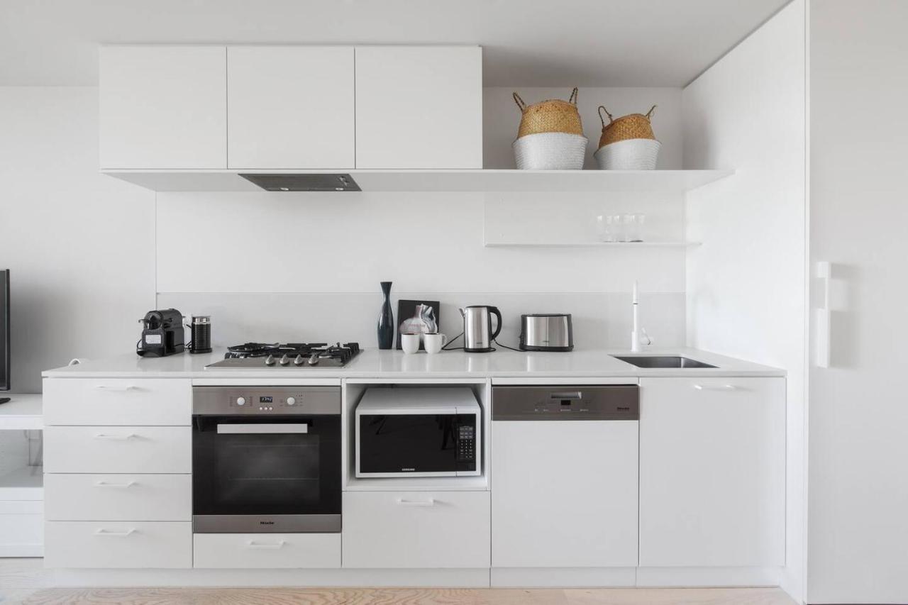 Apartment Sunny Seclusion Minutes From South Yarra Station