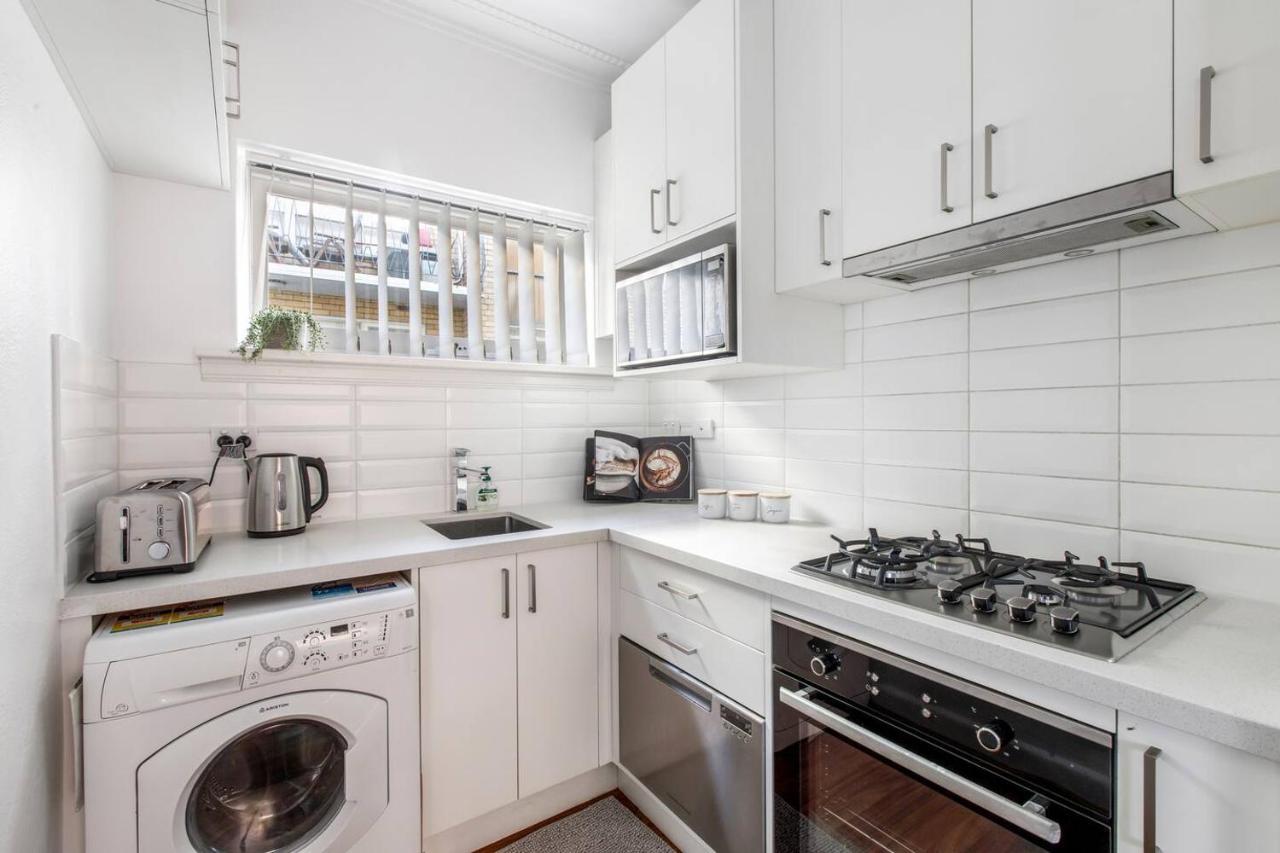 Art Deco Modern Within Elwood's Inner-city Scene Apartment *