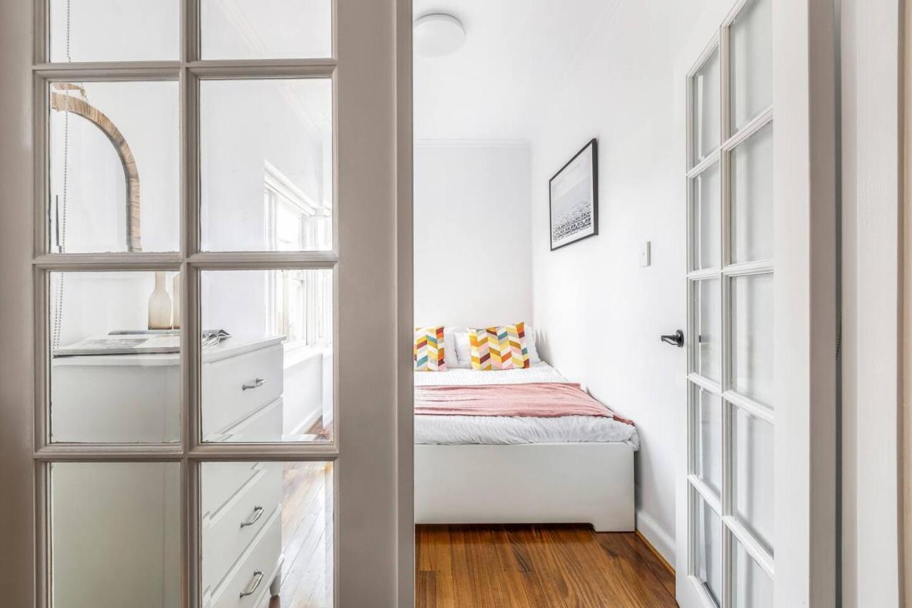 Art Deco Modern Within Elwood's Inner-city Scene Apartment *