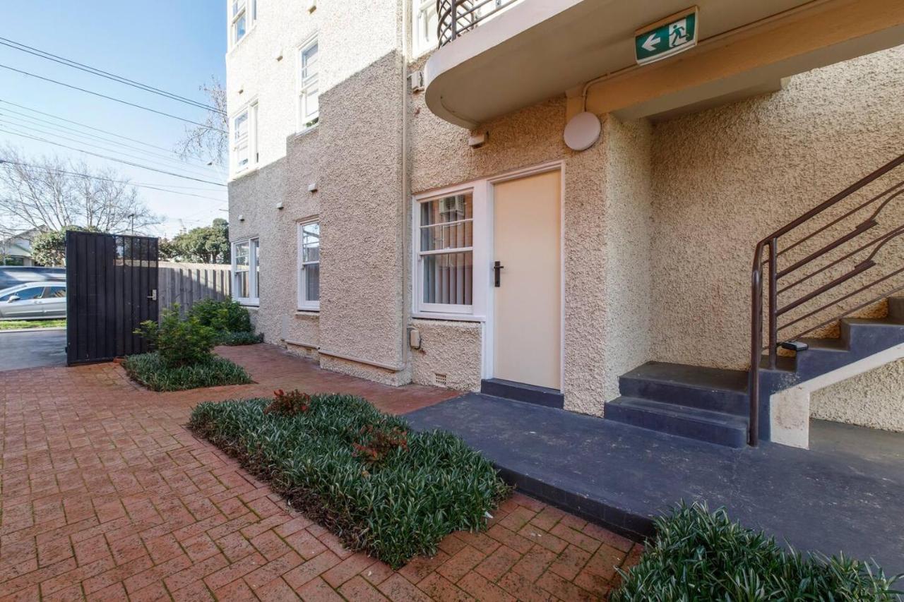 Art Deco Modern Within Elwood's Inner-city Scene Melbourne