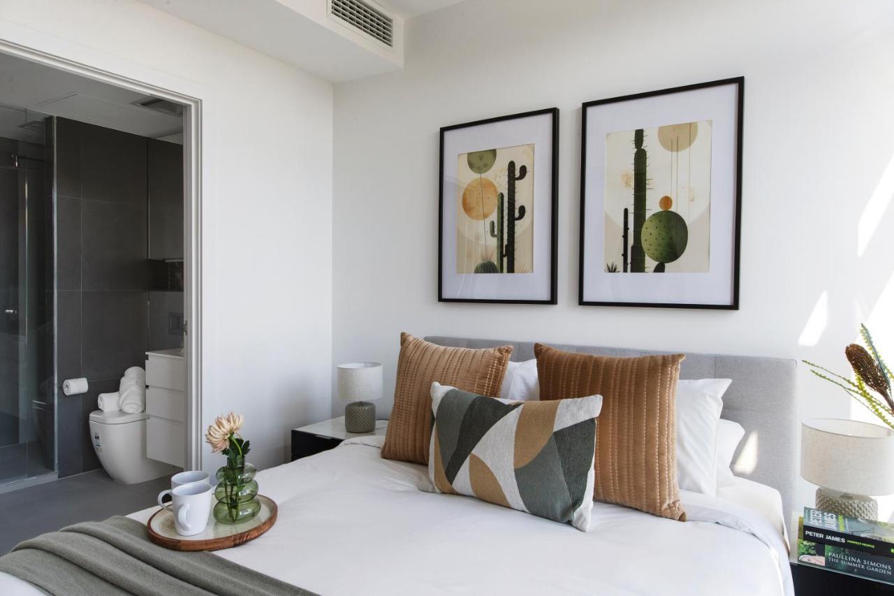 Modern Elegance Caulfield North Apartment *