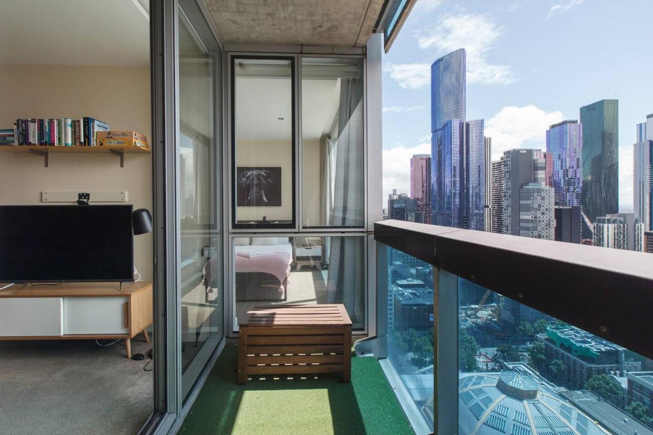 Apartment Modern Escape With Balcony & Sweeping Views