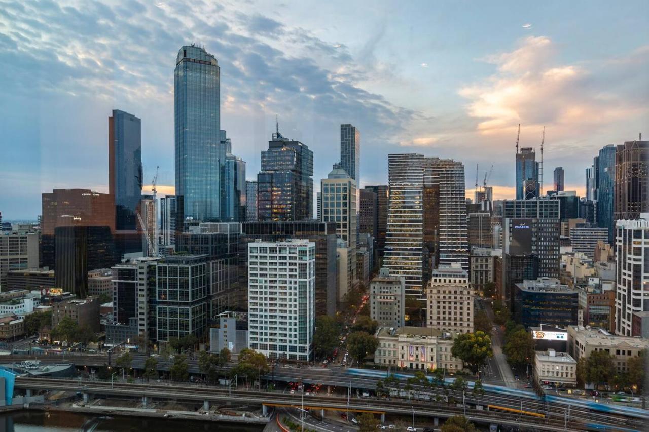 Spectacular Panoramic Views In Sky-high Luxe *