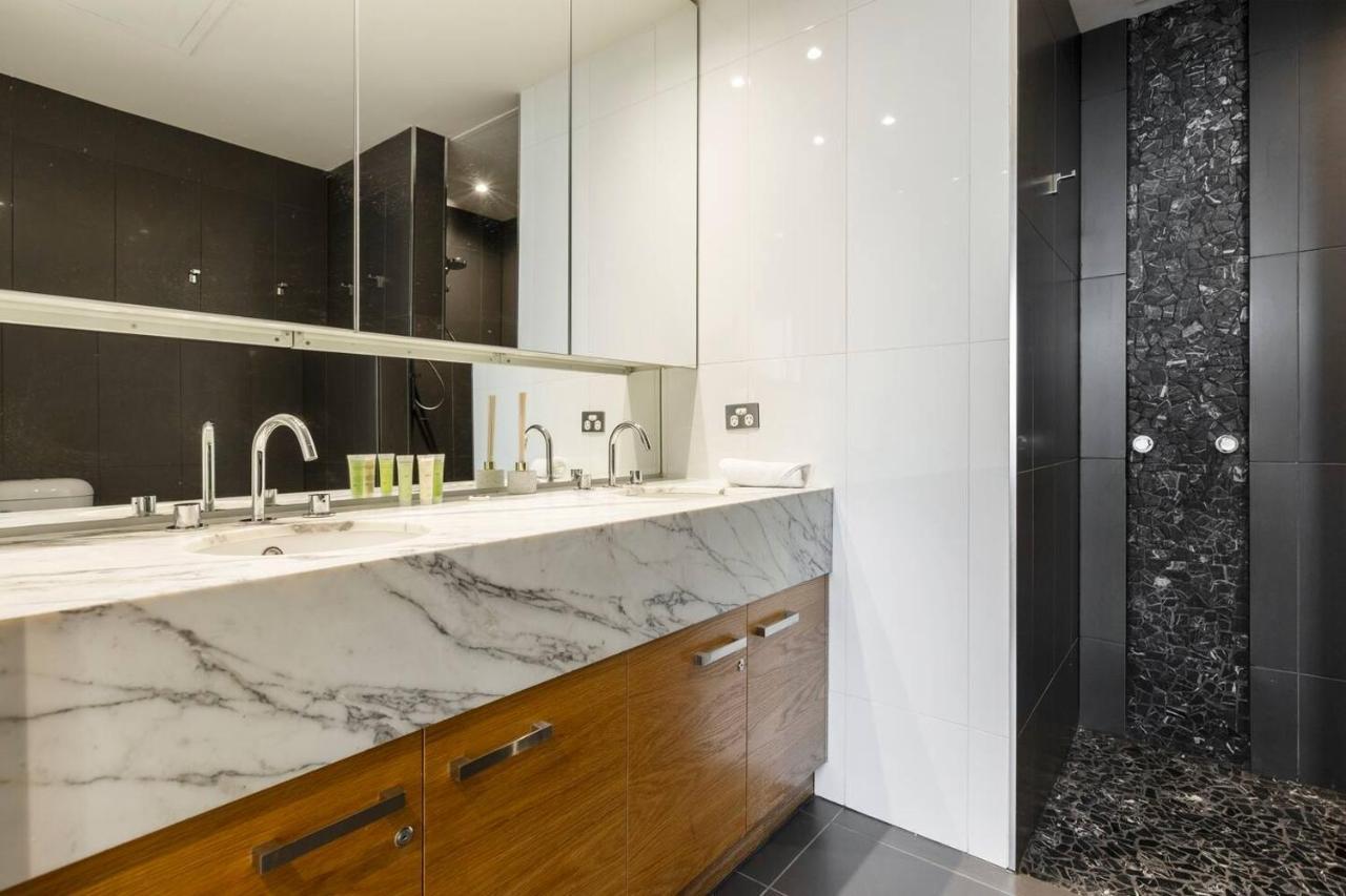 Spectacular Panoramic Views In Sky-high Luxe Apartment *