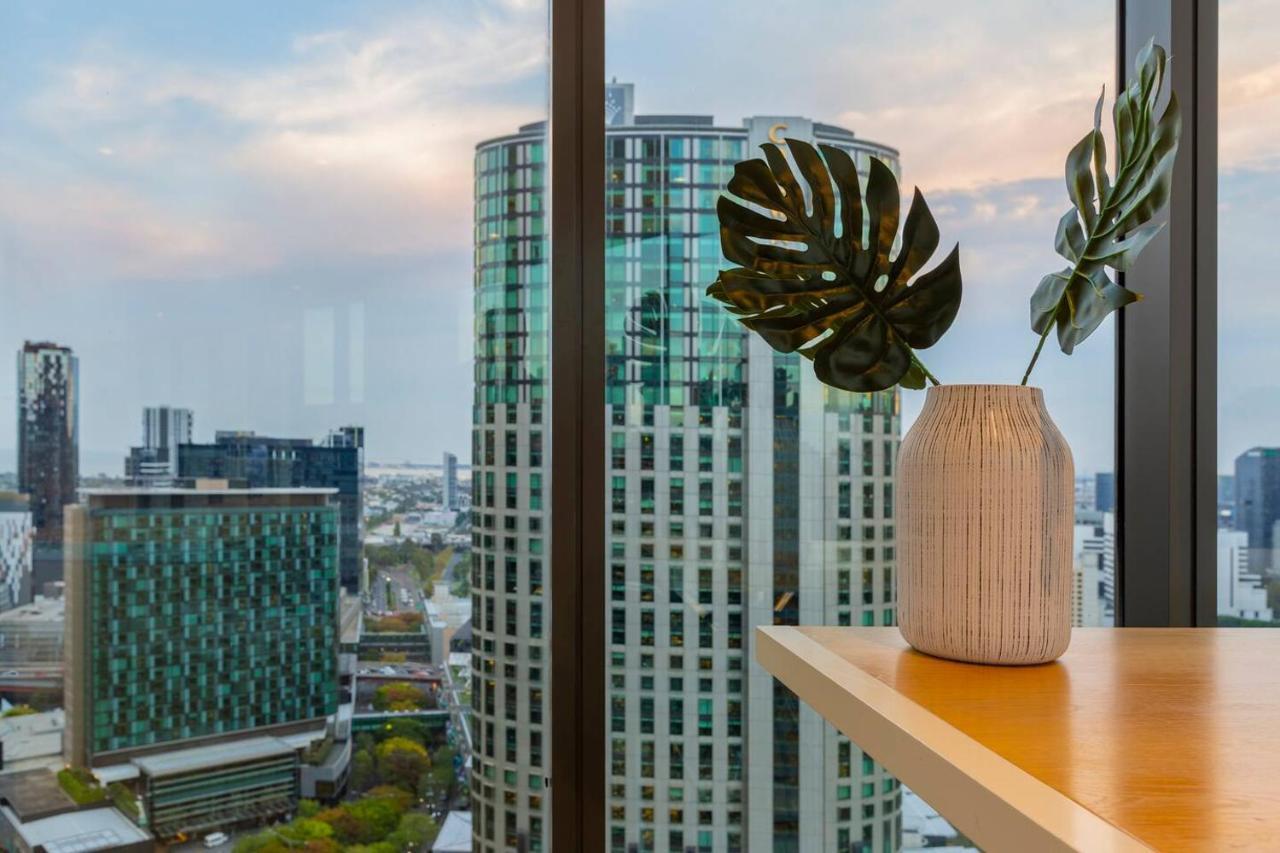Spectacular Panoramic Views In Sky-high Luxe Melbourne