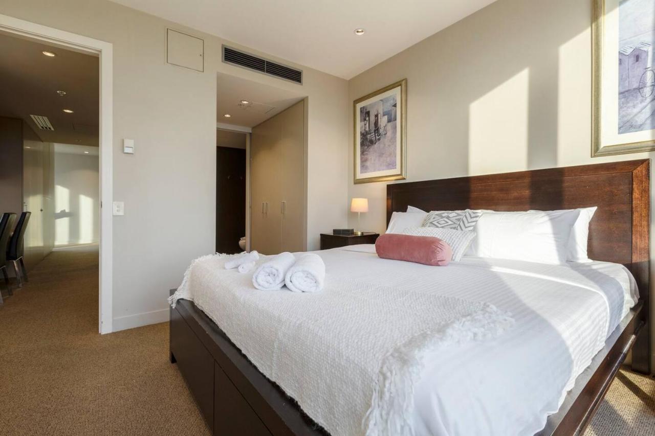 Spectacular Panoramic Views In Sky-high Luxe *