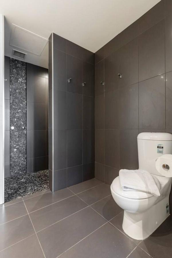 Spectacular Panoramic Views In Sky-high Luxe Apartment Melbourne
