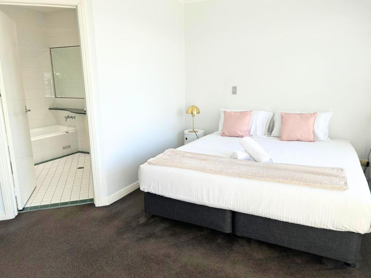 By Readyset At Beach Apartment Melbourne