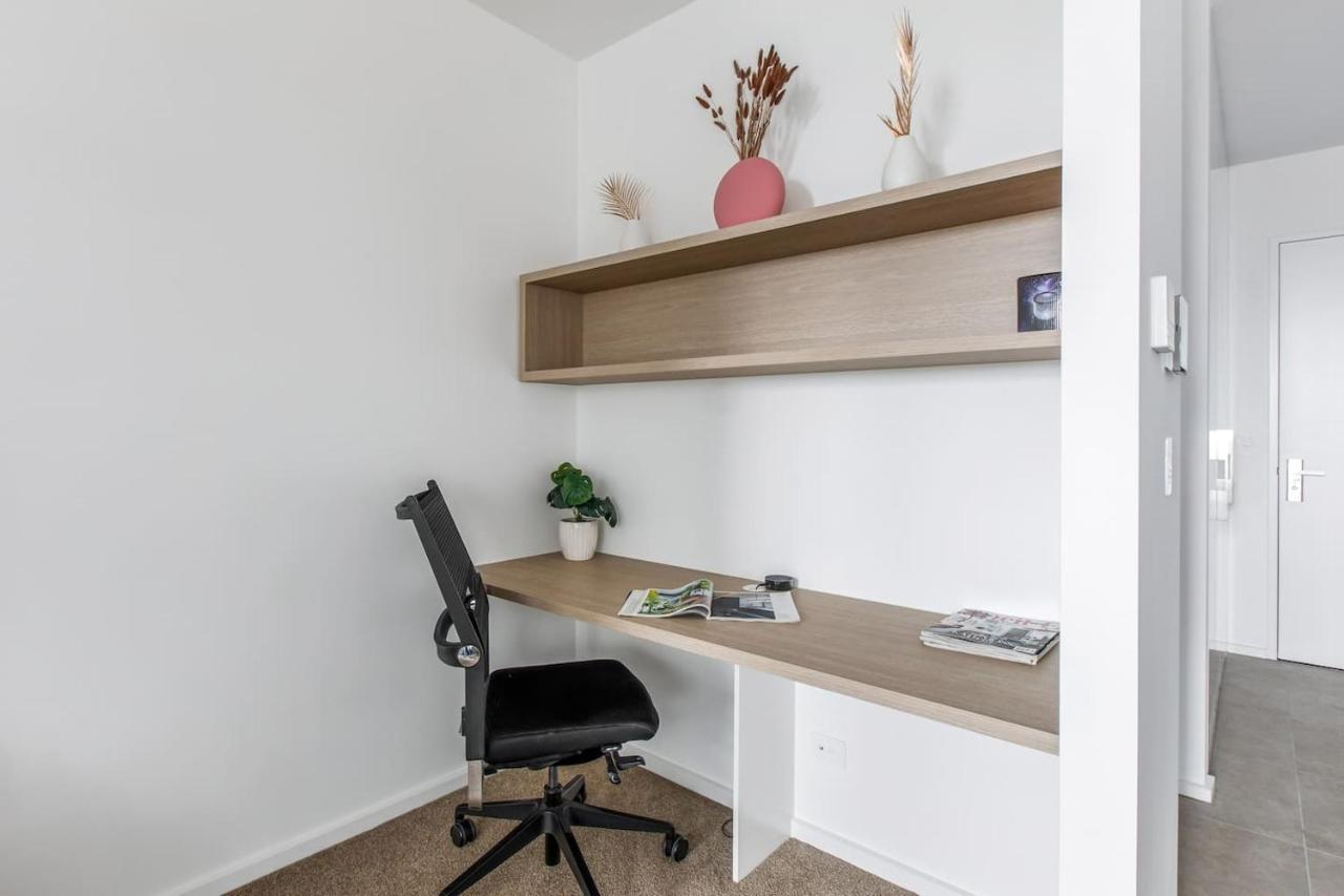 'rose-tinted Charm' Experience Resort-style Living Apartment Melbourne