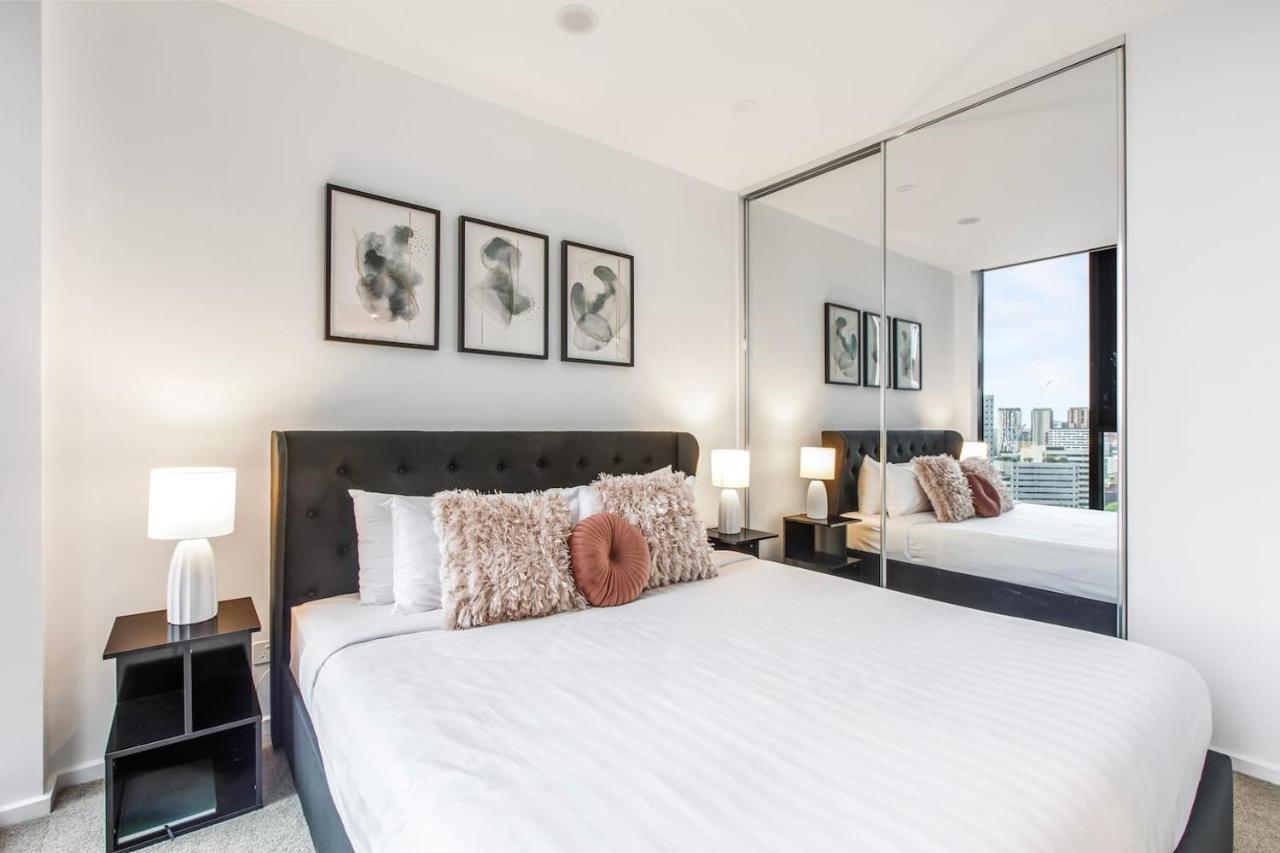 Apartment 'rose-tinted Charm' Experience Resort-style Living