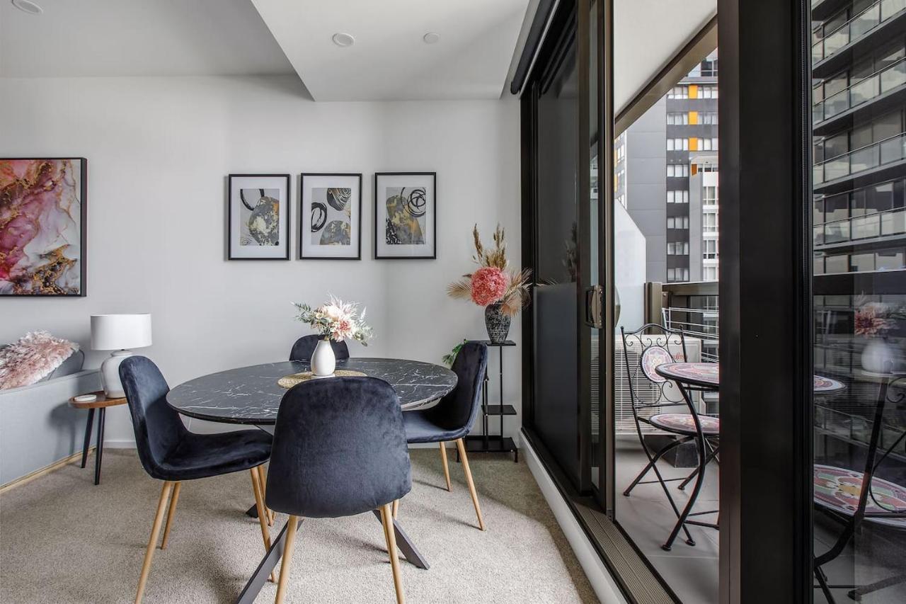 Apartment 'rose-tinted Charm' Experience Resort-style Living Melbourne