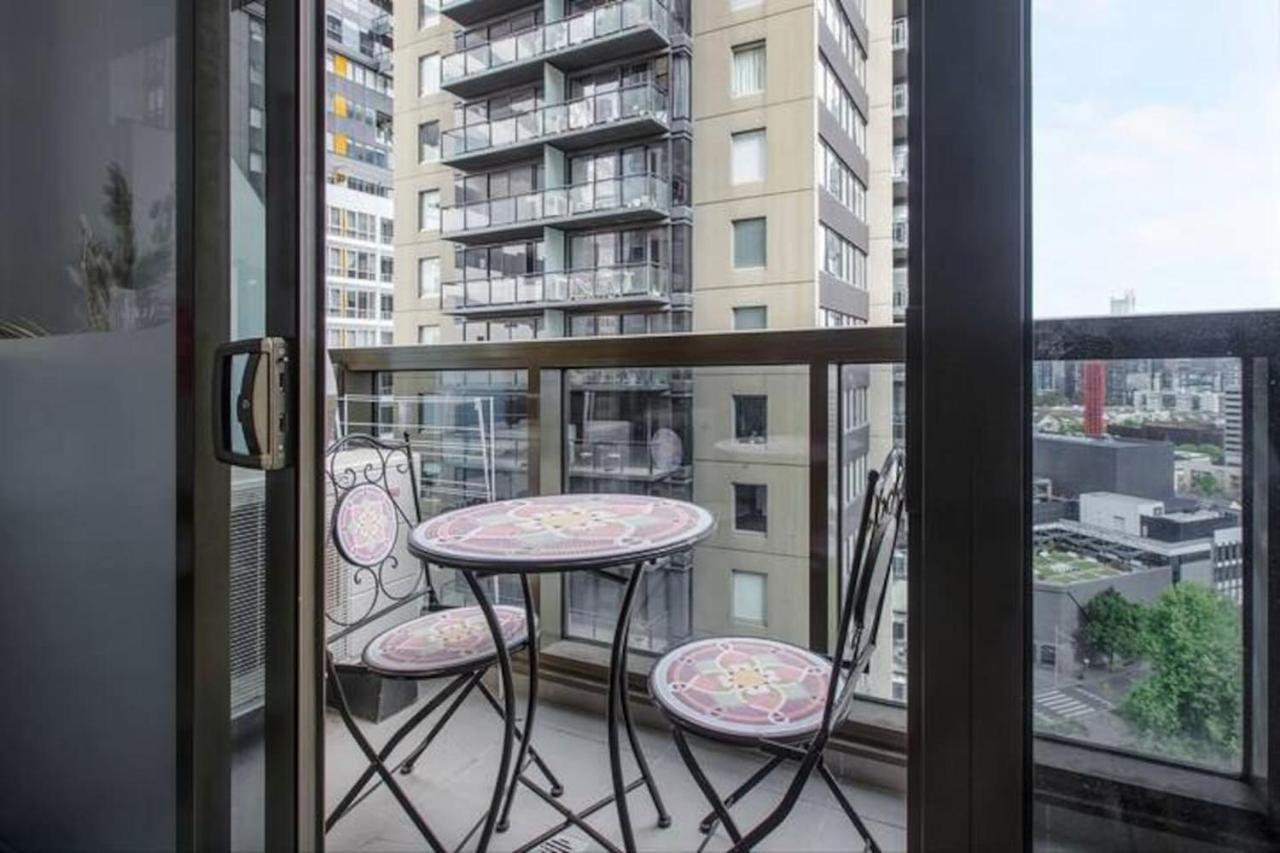 Apartment 'rose-tinted Charm' Experience Resort-style Living