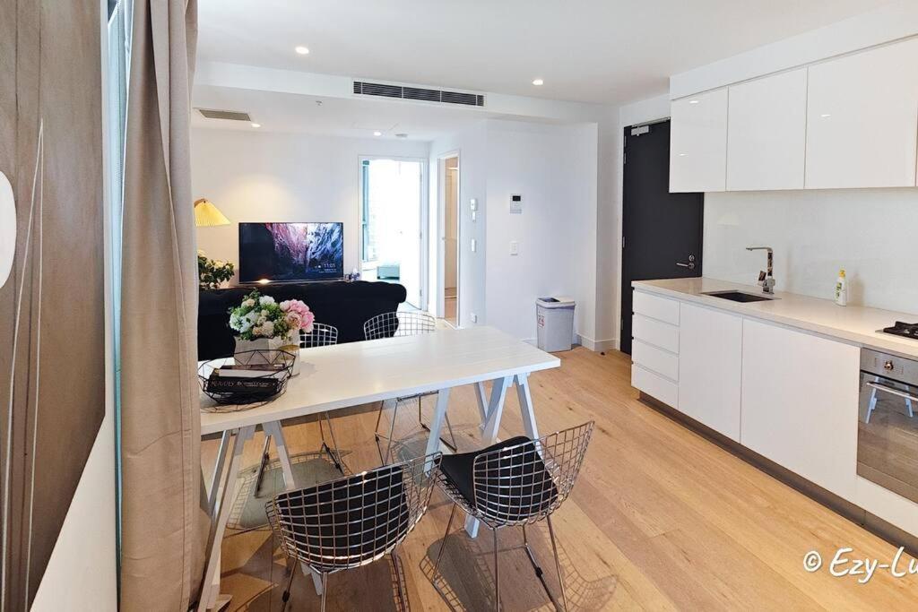 Southbank 26f 1br Sea-view Skyline Pool & Gym Apartment Melbourne