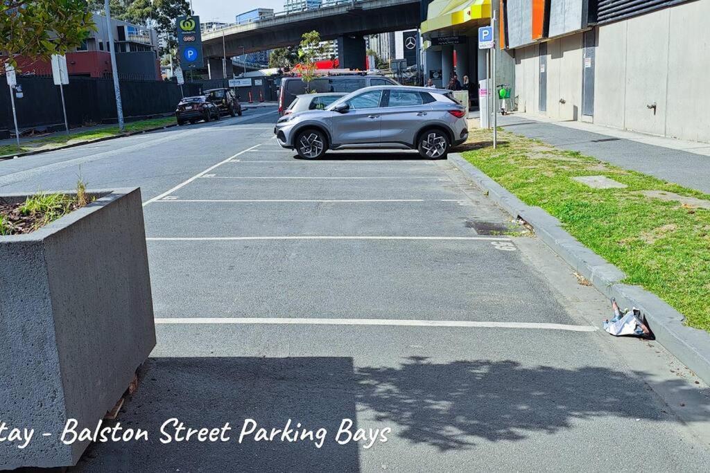 Southbank 23f 1br 4guest Skyline Pool & Gym Apartment Melbourne