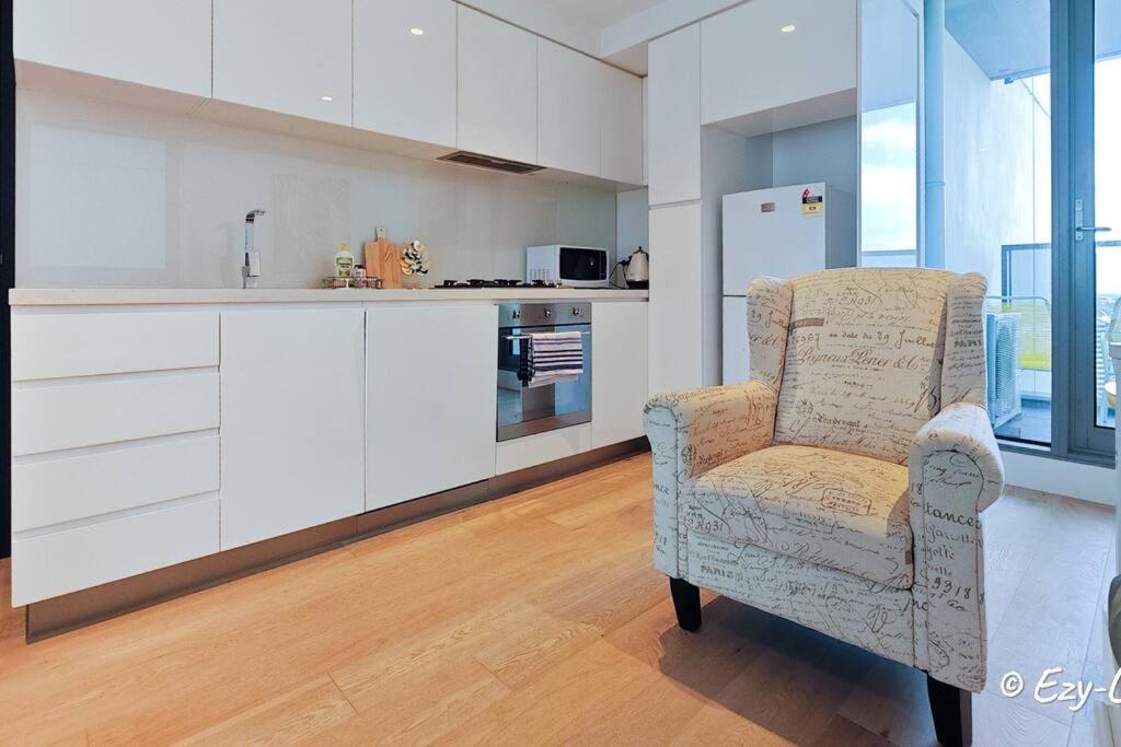 Southbank 23f 1br 4guest Skyline Pool & Gym Apartment Melbourne
