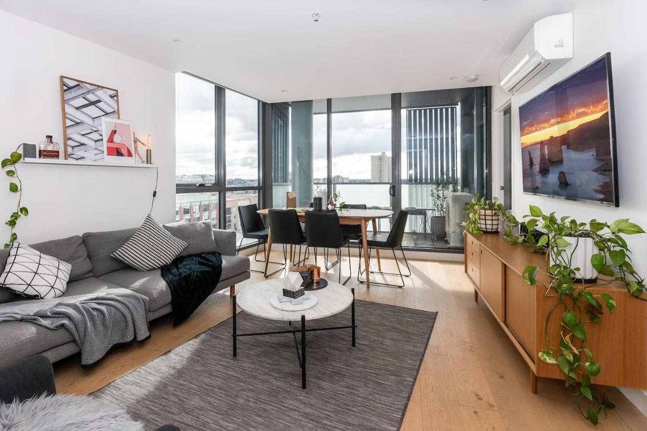 Coveted Collingwood - Balcony Hideaway With Views Apartment